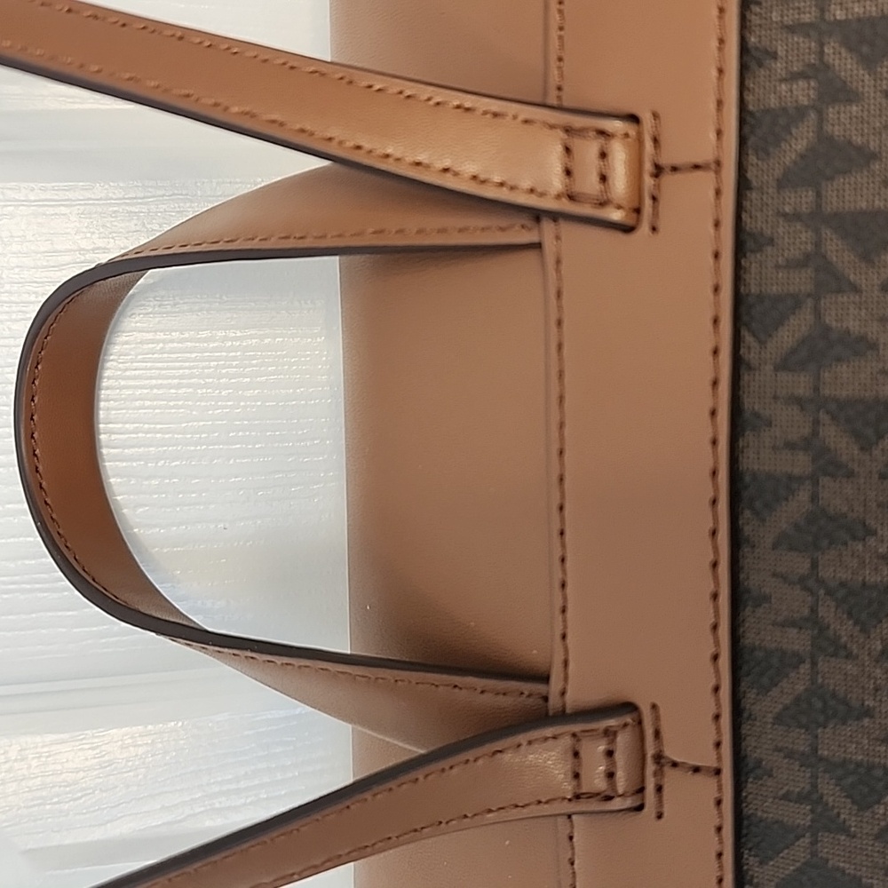 MICHAEL KORS LARGE BACK PACK. - Picture 7 of 12